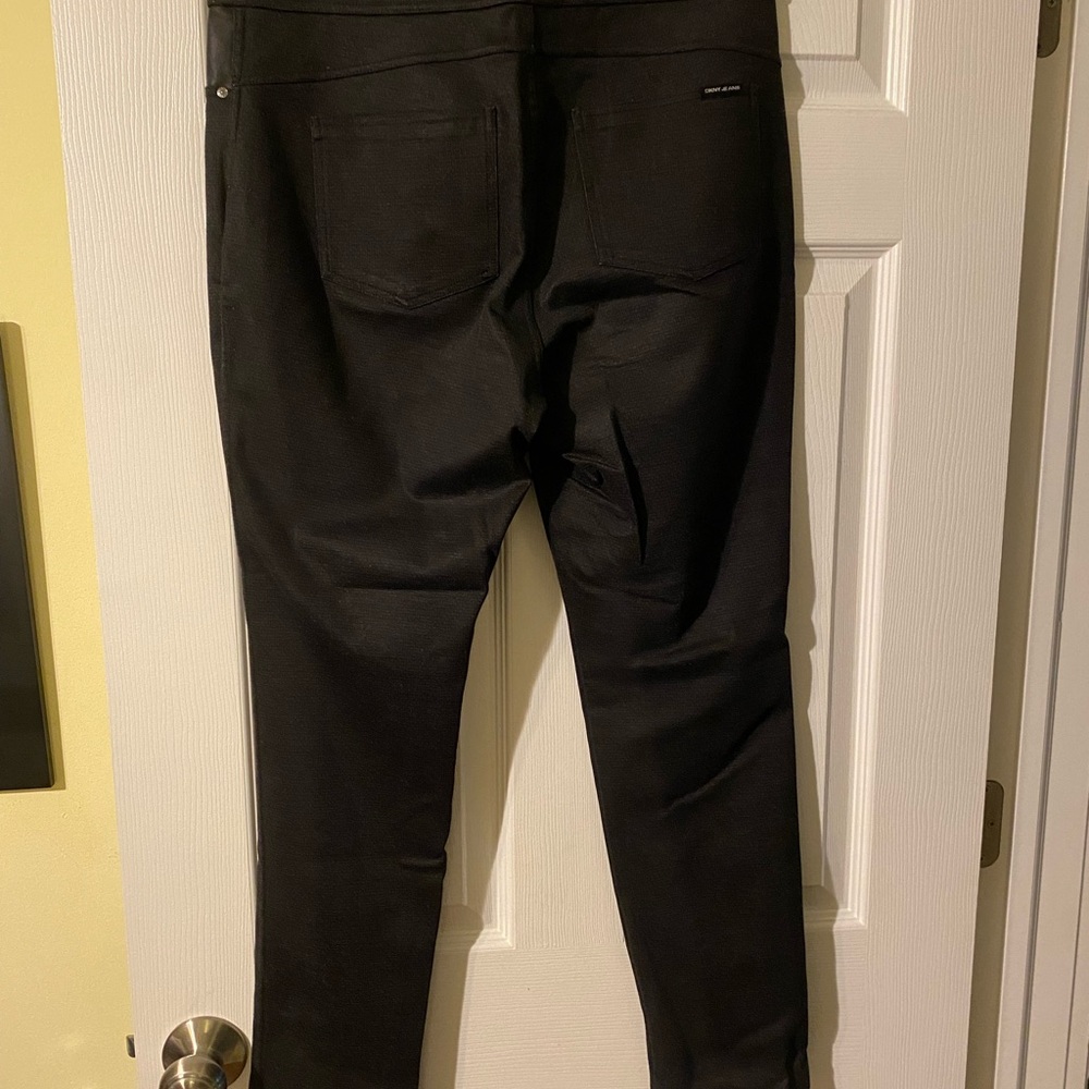 DKNY black pull on pants skinny leg.